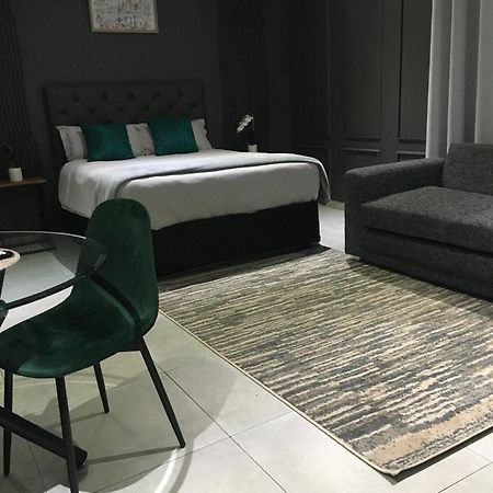 Black Rose Guesthouse Soweto Esterno foto