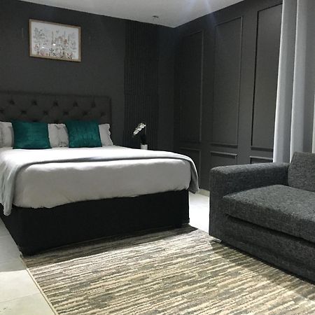 Black Rose Guesthouse Soweto Esterno foto