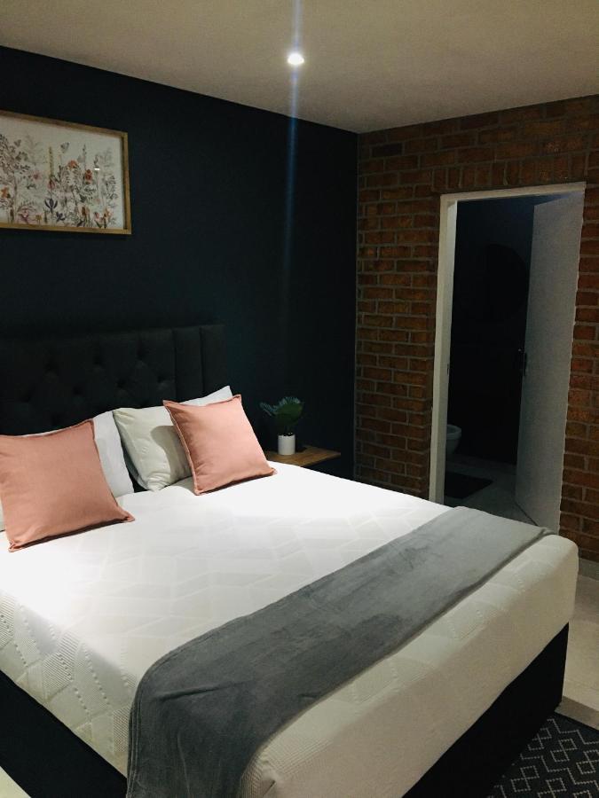 Black Rose Guesthouse Soweto Esterno foto