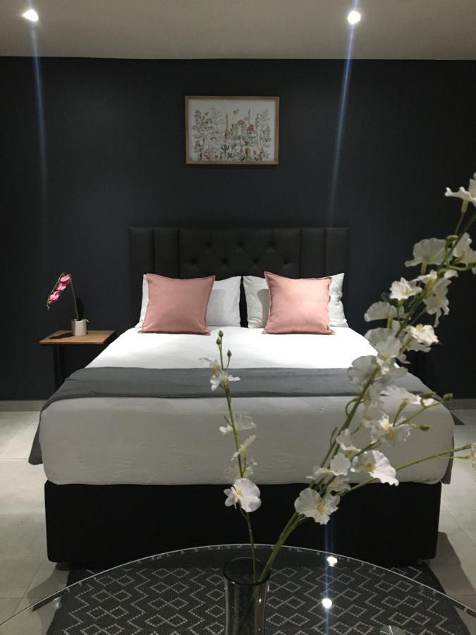 Black Rose Guesthouse Soweto Esterno foto