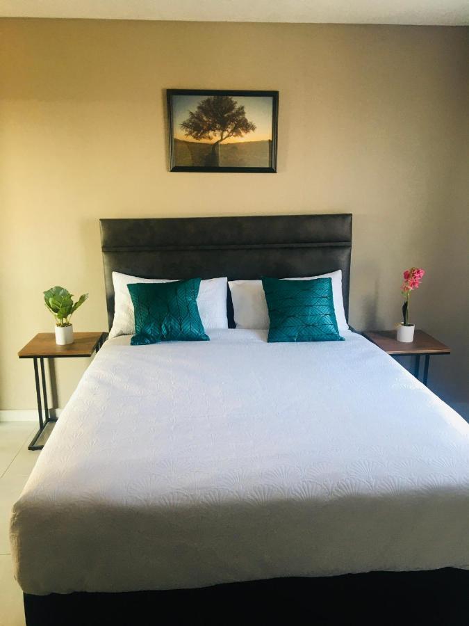 Black Rose Guesthouse Soweto Esterno foto